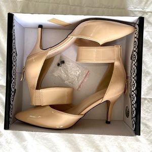Closed Pointed Toe Heel Nicole by Nicole Miller
